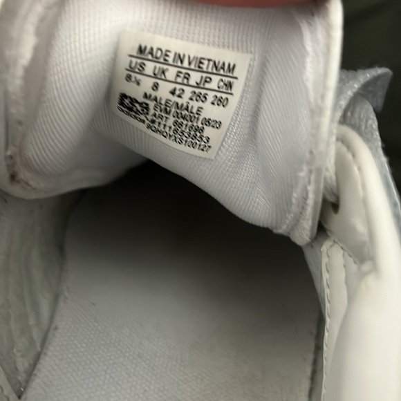 Athletic shoes. Black and white. NOTSAMBAS. Size 8.5 - Picture 9 of 10